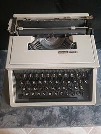 Macchina da scrivere Olivetti