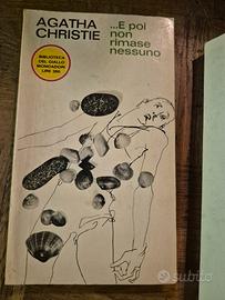 Stock gialli "Biblioteca del giallo Mondadori"