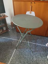 tavolino in ferro da esterno 