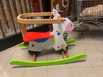 Cavallino in legno  a dondolo