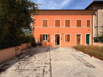 CASA SEMINDIPENDENTE A NOCERA UMBRA