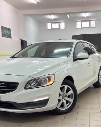 Volvo V60 D2 1.6 Kinetic Navi Led