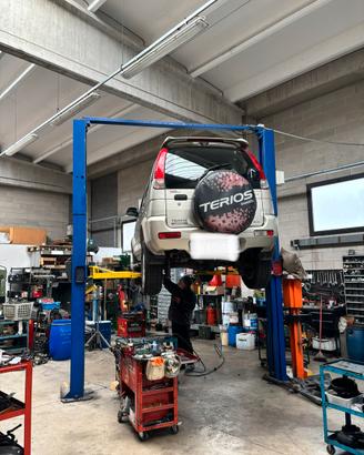 Attrezzatura officina autoriparazioni