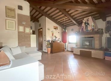 CASA SINGOLA COMPOSTA DA 2 UNITA' + ANNESSI