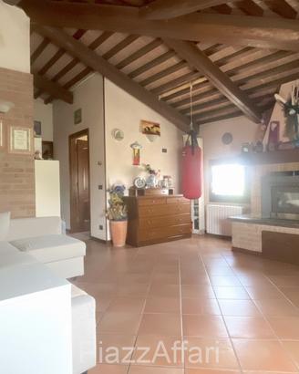 CASA SINGOLA COMPOSTA DA 2 UNITA' + ANNESSI