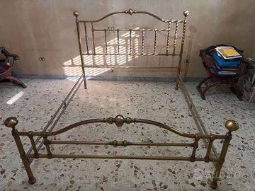 Letto matrimoniale in ottone antichizzato