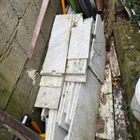 Lastre di marmo bianco