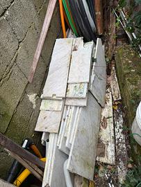 Lastre di marmo bianco