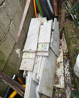 Lastre di marmo bianco