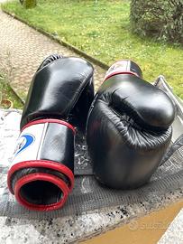 guantoni Muay Thai/Boxe Fairtex in vera pelle