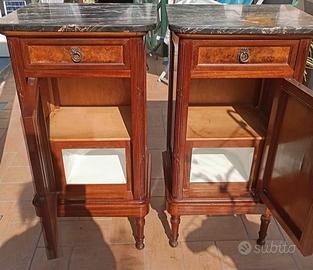 Coppia di comodini antichi