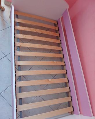 lettino Montessori per bimba