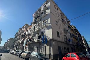2 LOCALI A NAPOLI