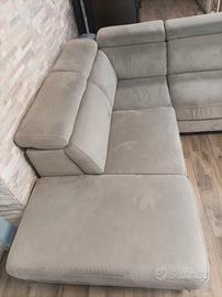 divano angolare 5/6 posti più pouf 