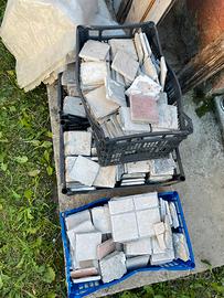 Sassi del piave e sassi tagliati a quadrato