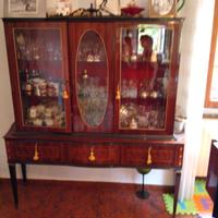 credenza con vetrina 