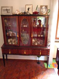 credenza con vetrina 