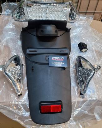 faro posteriore a led+frecce anteriori tmax 500 01