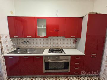 Cucina lineare completa di elettrodomestici