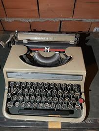 Macchina da scrivere Olivetti