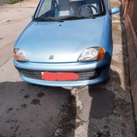 Fiat 600 azzurra