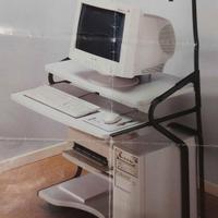 Carrello porta PC con ripiano sopra e piano porta 