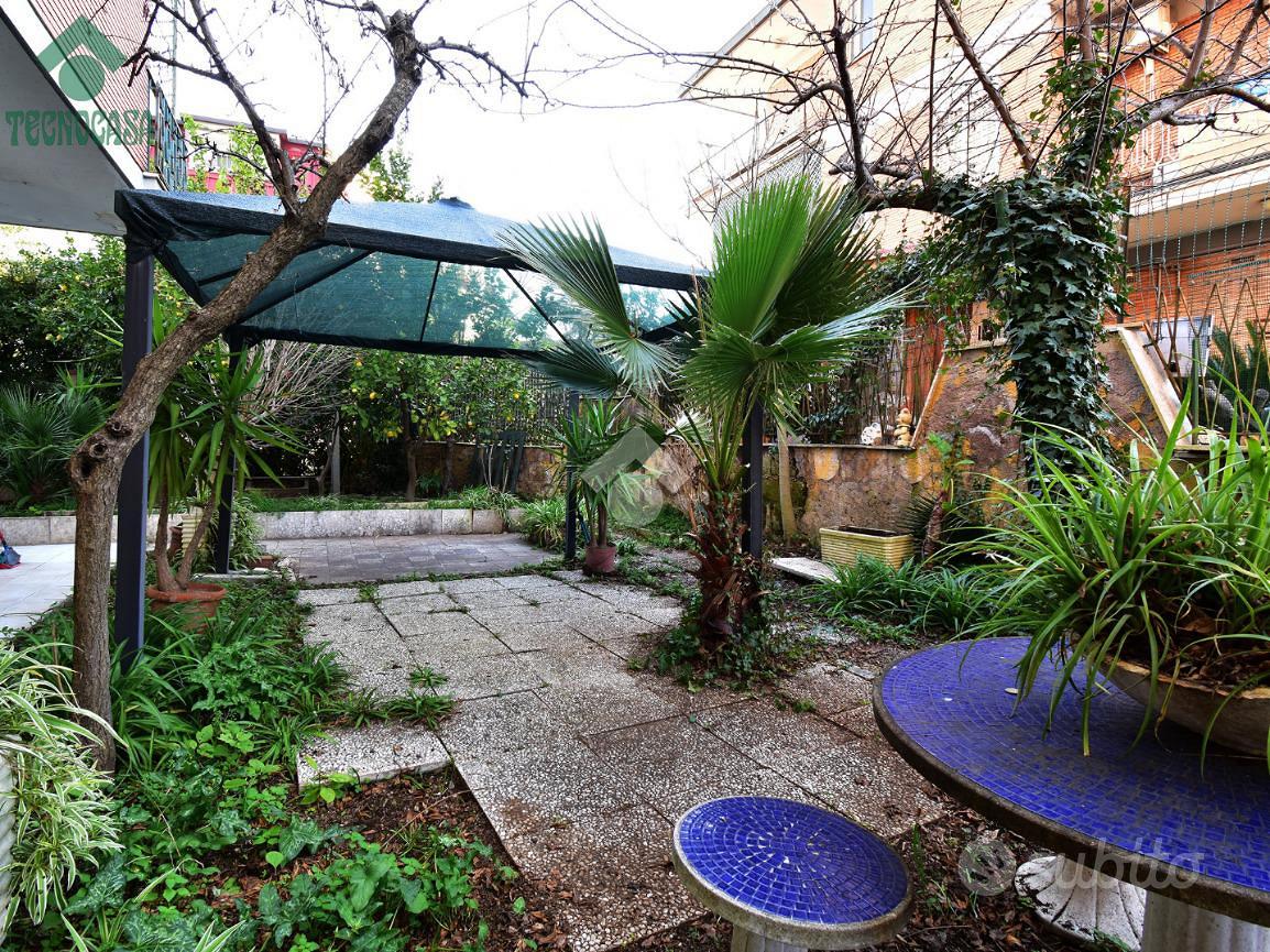 Apartment in Roma, Statuario, Municipio Roma VII - Altro