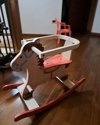 Cavallino a dondolo di legno