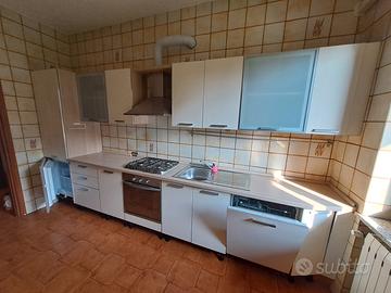 Cucina completa con elettrodomestici