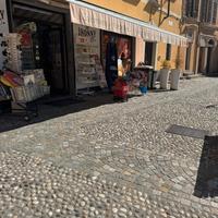 Negozio di alimentari al confine con la Svizzera