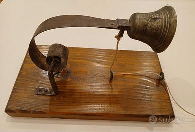 Antico campanello da porta in bronzo