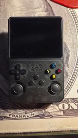 Console stile Gameboy emulatore Playstation ecc