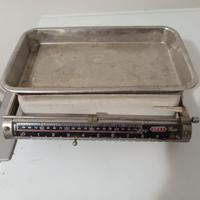 Bilancia vintage Deka modello. Luce