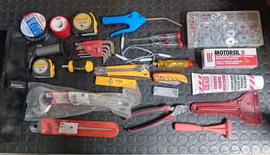 Cassette da lavoro con attrezzi