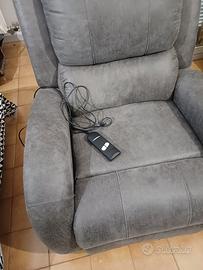 poltrona con alzata assistita