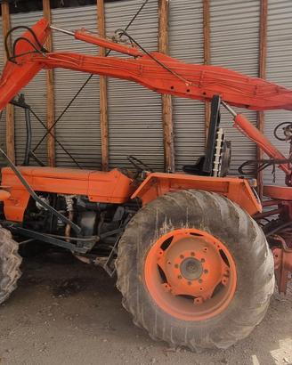 TRATTORE OM 650 CON BRACCIO FORESTALE SVA 5000