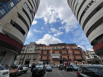 NEGOZIO A NAPOLI