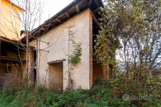 CASA SEMINDIPENDENTE IN VALLE GRANA (cn)