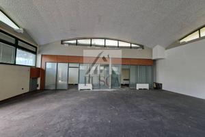 Immobile di 200 m² con 1 locale a Lucca