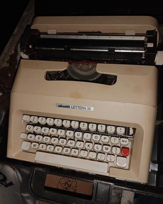 macchina  da scrivere 