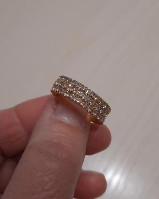 Anello color oro giallo con cristalli luminosi 