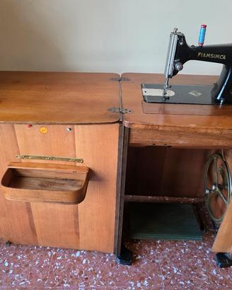 Macchina da cucire vintage Fiamsimca F110