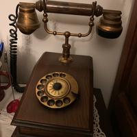 Telefono vintage in legno