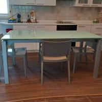 Tavolo da Pranzo allungabile e sedie Kartel