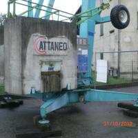 Gru a torre automontante