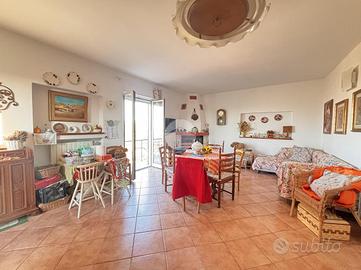 CASA SEMINDIPENDENTE A GENOVA