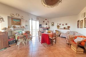 CASA SEMINDIPENDENTE A GENOVA