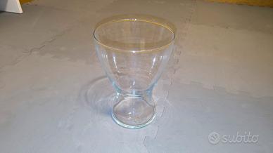 vaso in vetro curvo