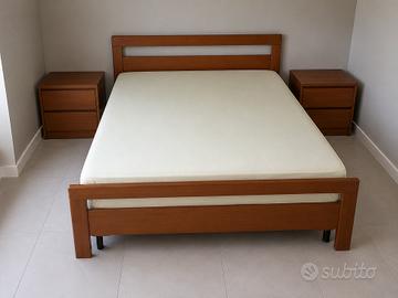 Camera da letto matrimoniale completa in legno –