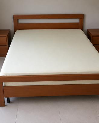 Camera da letto matrimoniale completa in legno –
